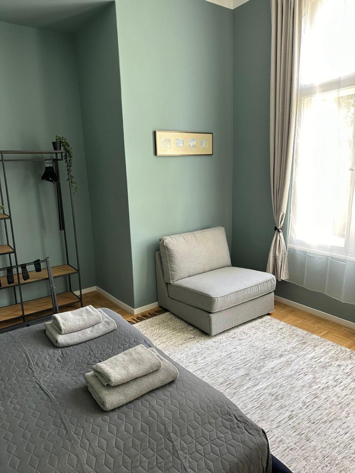 Jomi Stays, Brandenburgische Strasse 16 - Wohnen Beim Kurfuerstendamm Alloggio in famiglia Berlino